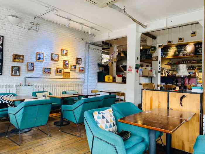 雕刻时光·咖啡·酒吧·西餐(香山店)-"之前看王芳的《谁在说》时