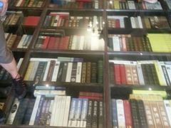 -钟书阁(松江泰晤士小镇店)