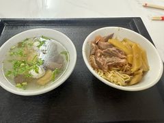 -松树干拌面店