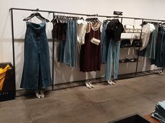 -URBAN REVIVO(上海中庚漫游城店)