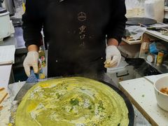 草鸡蛋菠菜煎饼果子-何太吉·煎饼果子(海防路店)
