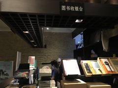 -钟书阁(松江泰晤士小镇店)