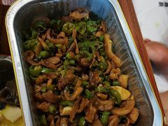 青椒豆鼓炒油渣-何氏排骨(左家塘店)