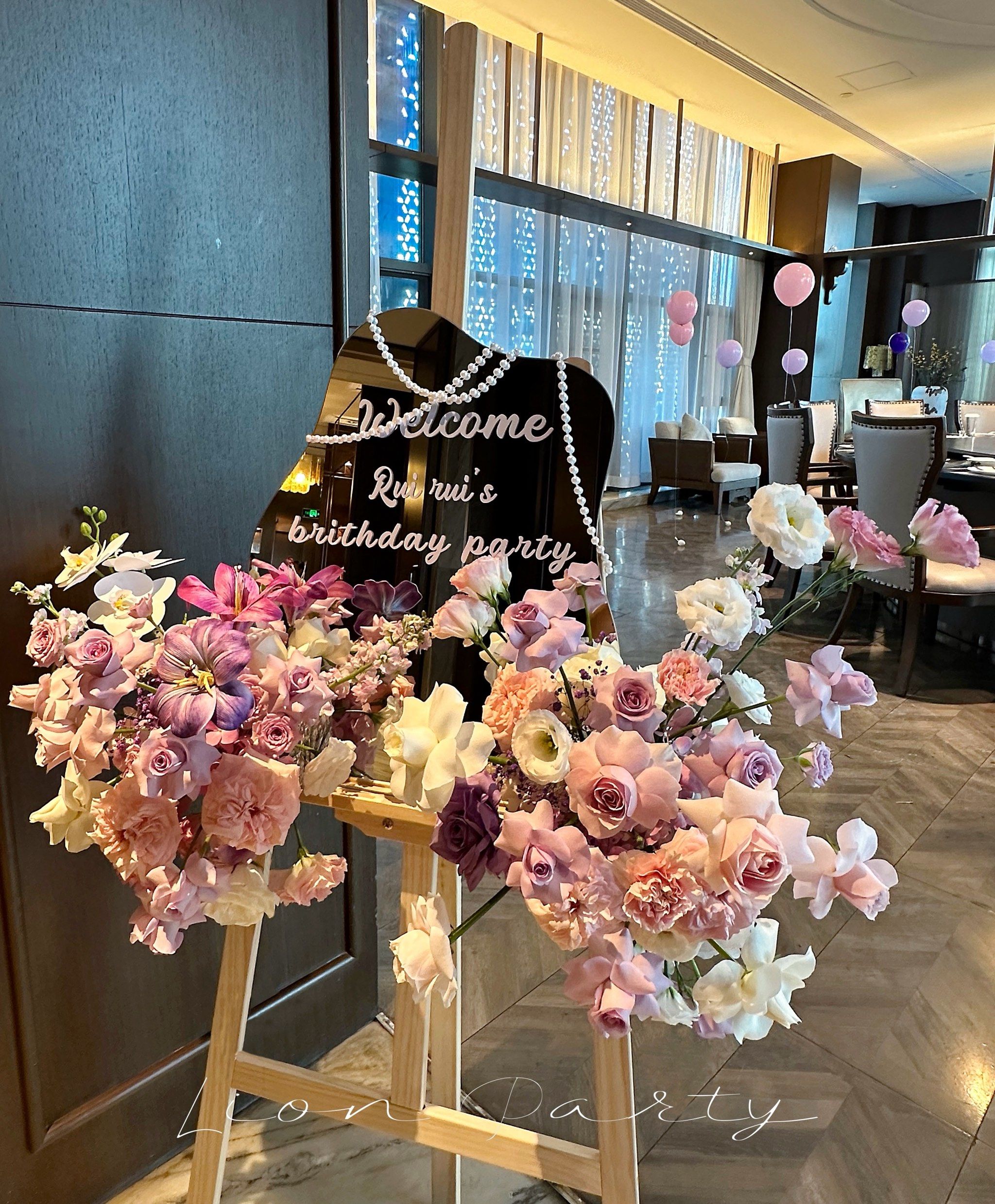 网红纱幔花艺大蝴蝶背景布置