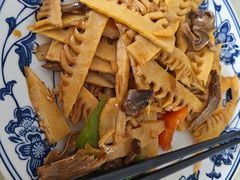 -天天向上素食餐厅(五台山店)