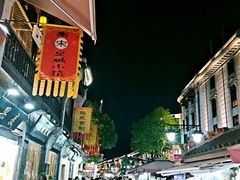 -吴山路夜市