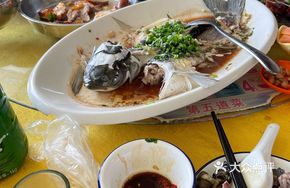Steamed Large White Crucian Carp