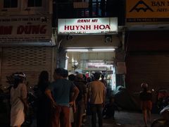 -Bánh Mì Huynh Hoa
