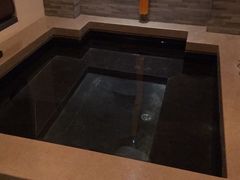 室内汤池放水以后-西安华清御汤酒店