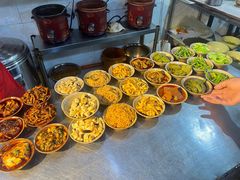 -董哥山城碗碗香(美专校街店)