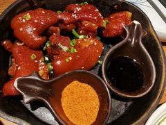 香辣烤猪蹄-云海肴·汽锅鸡·云南菜(天山百盛优客店)