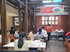 -阿瓦山寨·湘菜现炒·剁椒鱼头王(咸阳总店)