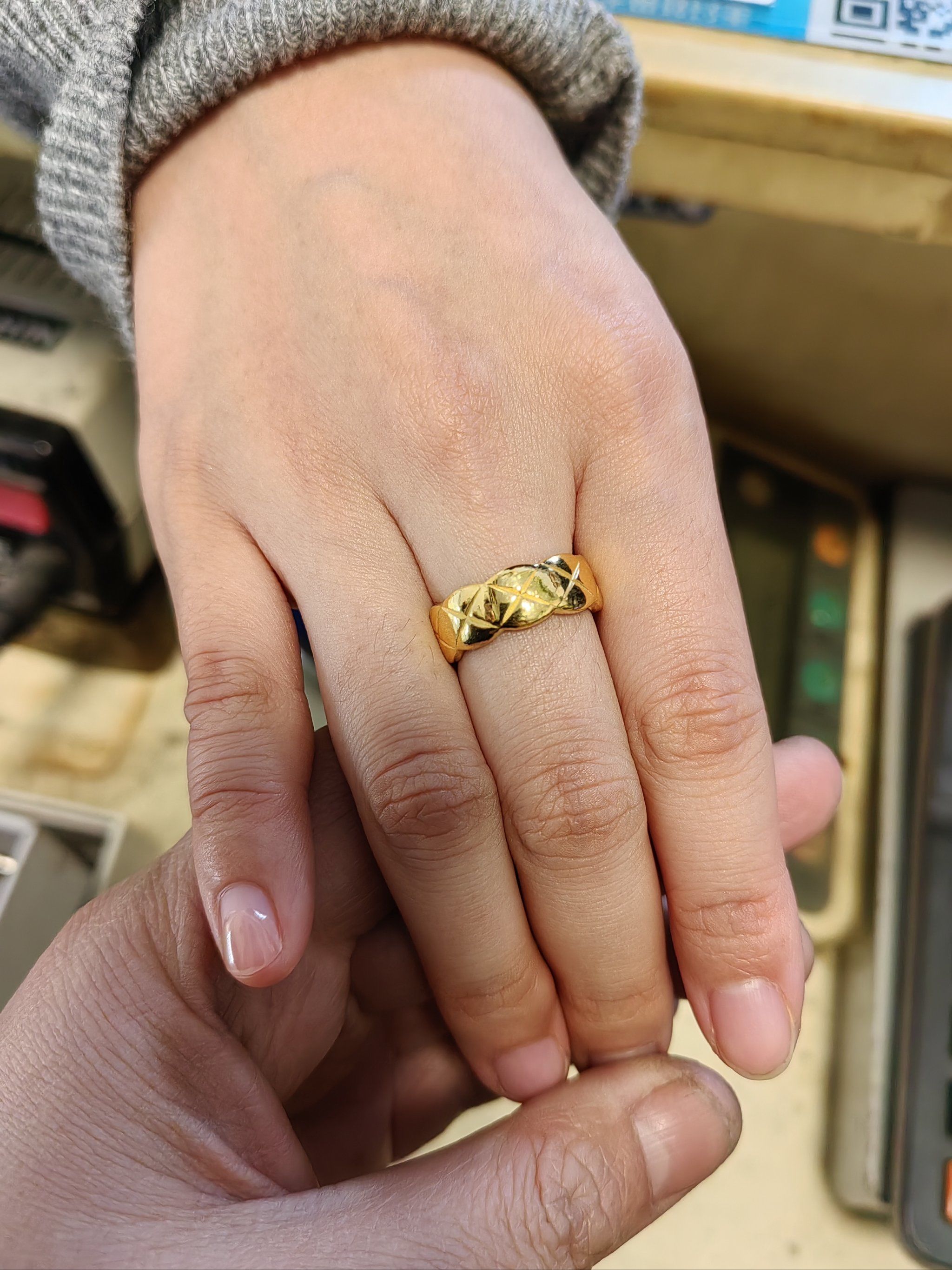 现在流行的菱格戒指