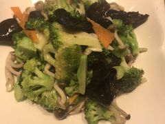 -老码头黑皮肘子锅包肉(赣水路店)