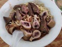-松树干拌面店