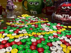 -m豆巧克力世界(上海世茂广场店)