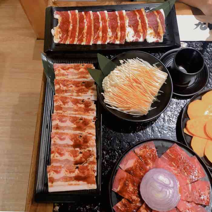 九田家黑牛烤肉料理(小寨店)-"「黑牛上脑」很嫩 不用剪子剪轻轻一拉