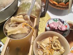 -刘姐啤酒鱼民族演艺餐厅(西街总店)