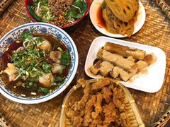 -爆炸头阿姨小四川正宗川味小吃(无任何分店)