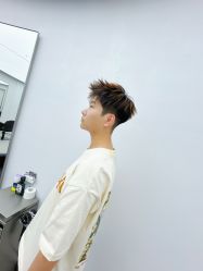 -一家只做男发烫染的店