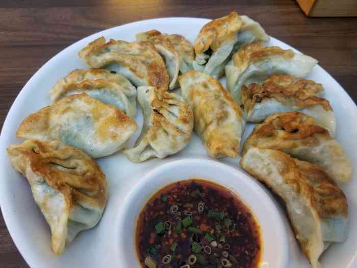 打分    /人 煎饺味道中规中矩,调料不错,下次来试试其他的饺子.