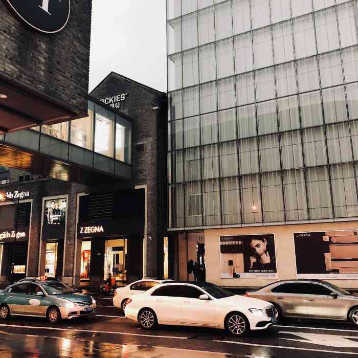 去龙翔桥逛街买衣服去西湖电影院看电影是很多杭州人记忆里常做的事平