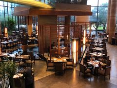 大堂-松山湖凯悦酒店·Café自助餐厅·周末火舞秀表演