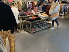 -URBAN REVIVO(北京斯普瑞斯奥特莱斯店)