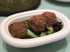 蟹黄狮子头-鸿运酒楼