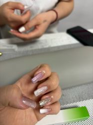 -小黑瓶美甲美睫