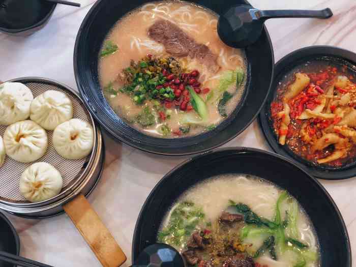 一禾汇米线-"要的鸡脚脚米线 味道还不错 鸡脚也很软糯.