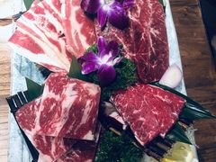 黑牛六拼-明洞阿姨·韩式酱蟹烤肉·创意料理(三元桥店)