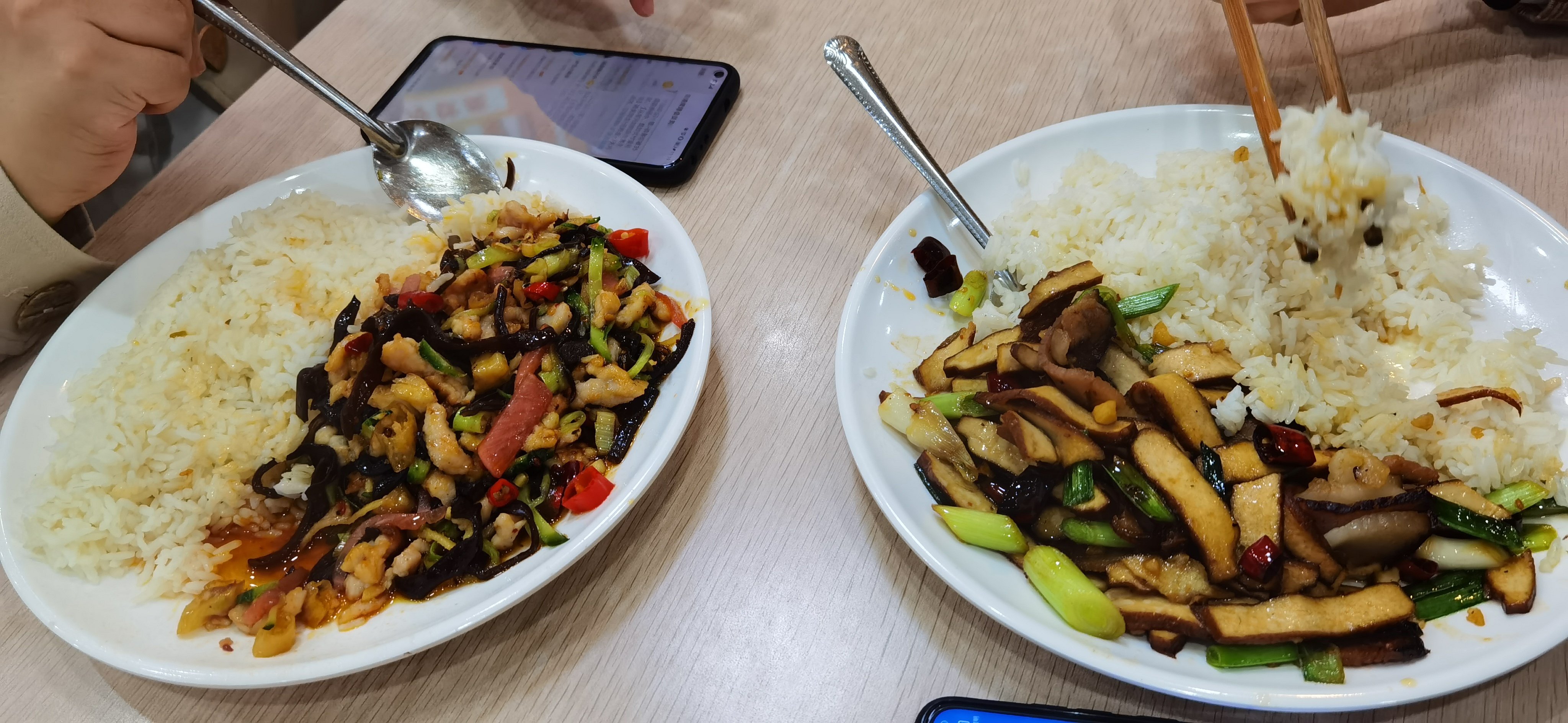 离涪陵五中很近,出大门就是了.味道还可以