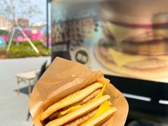 双层猪柳芝士松饼汉堡-STARLING八哥松饼(雅宝店)