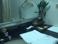 -广西锦华大酒店(南宁朝阳广场地铁站区政府店)
