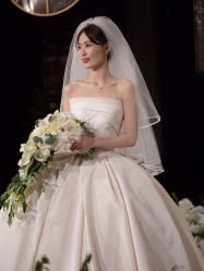 -Lady  Jane高端婚纱礼服馆