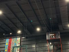 -极限PLAY运动娱乐新世界·团建派对潮玩休闲馆·室内蹦极高空游乐园