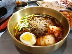 朝鲜冷面-围炉肉舍•炭烤活鳗•丹东海鲜烤肉(步行街店)