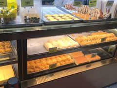 面包甜点陈列柜-鲍师傅糕点(百盛西南商都店)