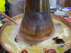 -果松木炭酸菜铜火锅·外婆参鸡汤