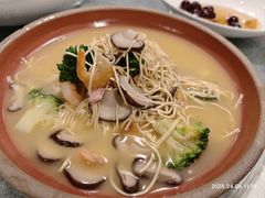 -侬佳蒸菜馆(听潮店)