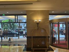 -深圳富苑皇冠假日套房酒店