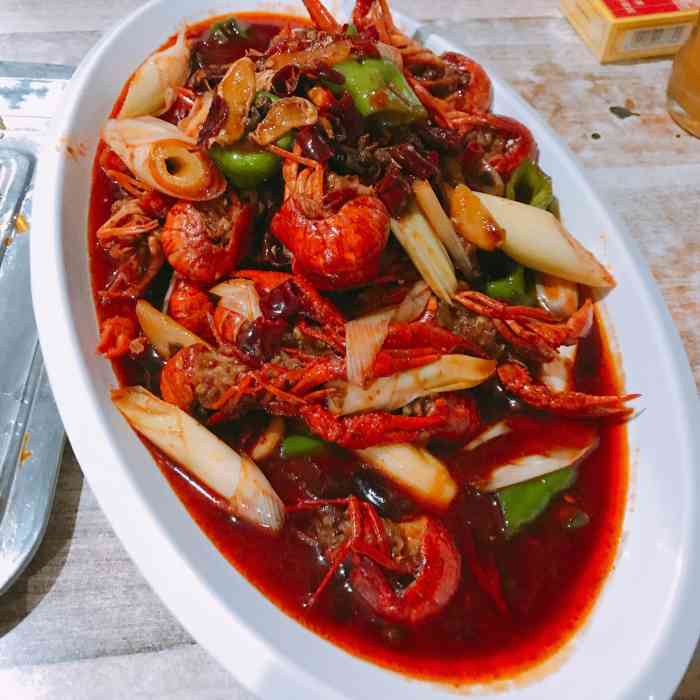 虎子烧烤-"他家烤肉不错,以前在火车站后面,现在这块.