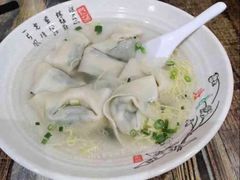 猪油渣菜肉大馄饨-老桐椿 · 上海大馄饨