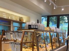 面包甜点陈列柜-Dough&Joe团憩(瑞虹天地月亮湾店)