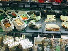 面包甜点陈列柜-星巴克臻选(广州沙面店)