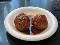 鸭蛋黄狮子头-梅飞酒家(名辉豪庭店)