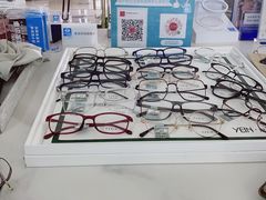 -英伦眼镜蔡司依视路折扣店(通州万达店)