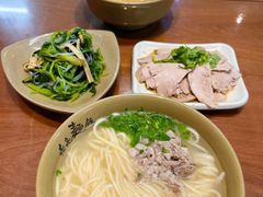 -亮亮面馆(经六路店)