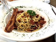 -Chom Cafe and Restaurant